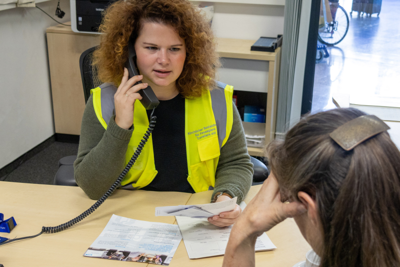 2043-8_kirchlicher_sozialdienst_fuer_passagiere_by_peter_weidemann