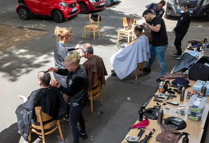 Barber Angels schnitten bei der Diakonie Frankfurt und Offenbach kostenlos Haare
